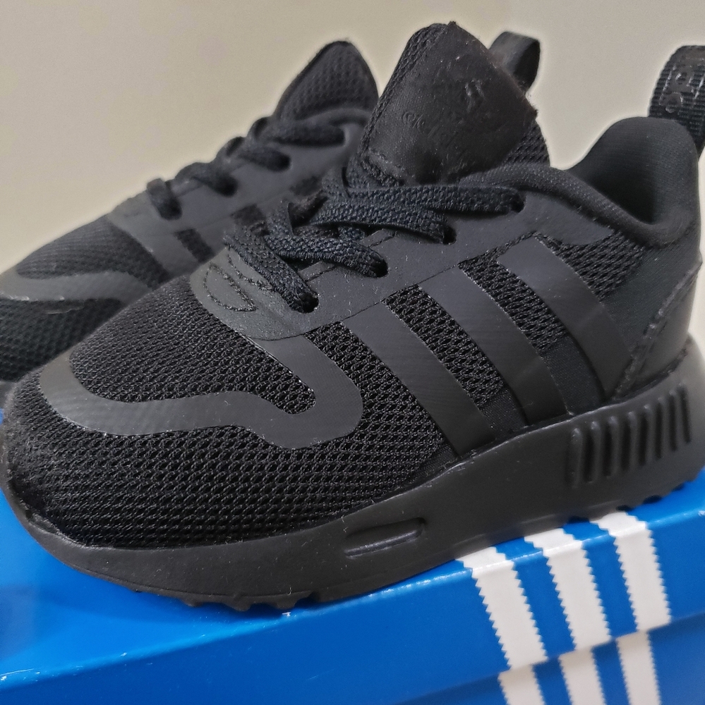 Adidas Multiple EL I. Toddler size-  5c (5k). Black